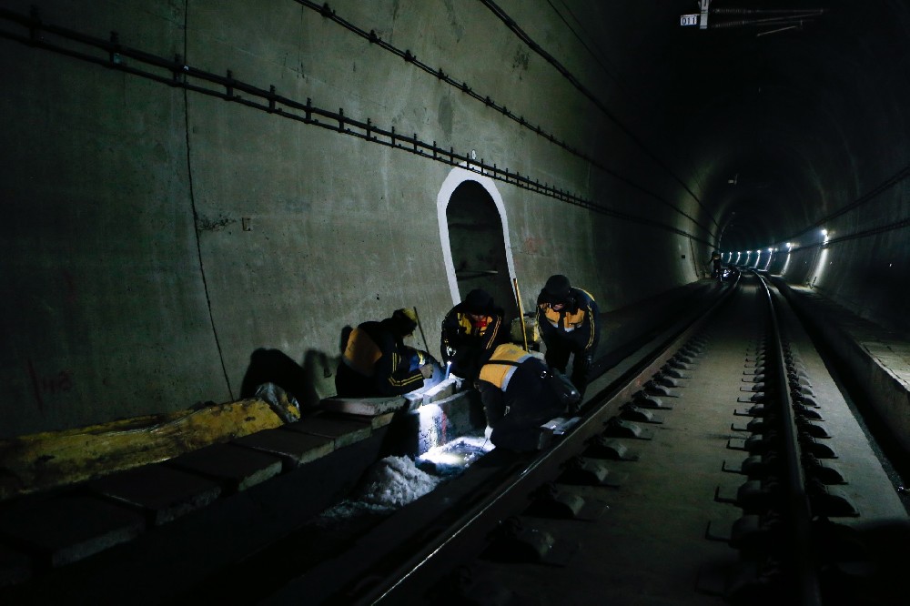 屏南铁路运营隧道病害现状